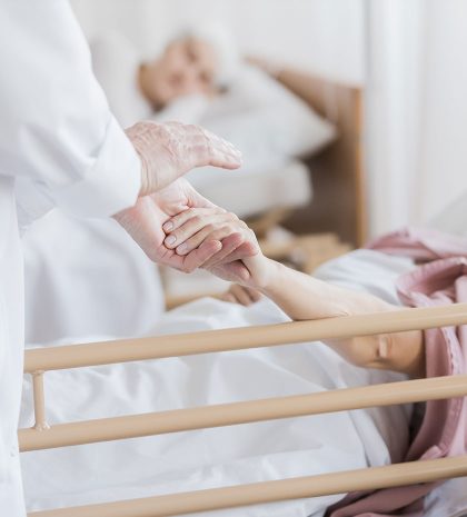 woman-holding-doctors-hand-KLKVX3G-2.jpg